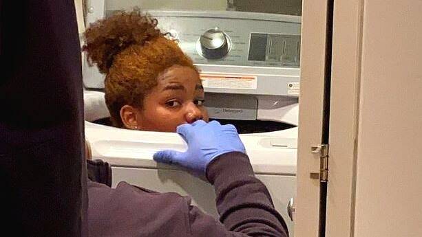 rosy-trapped-in-washing-m rosy-trapped-in-washing-m