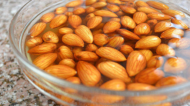 almonds almonds