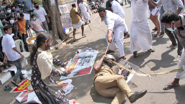 lathicharge3 lathicharge3