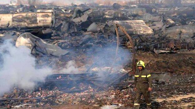 fuel-tanker-truck-explode fuel-tanker-truck-explode