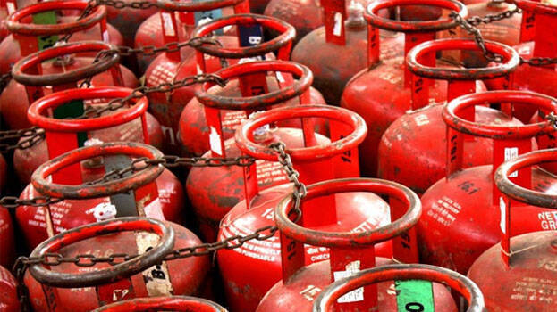 Kitchen on fire;  Domestic cylinder price hiked by Rs 25.50, increase to Rs 80 per commercial cylinder – NEWS 360 – NATIONAL