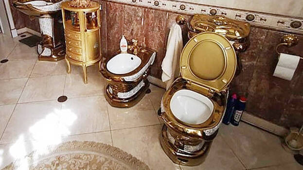 golden-toilet-
