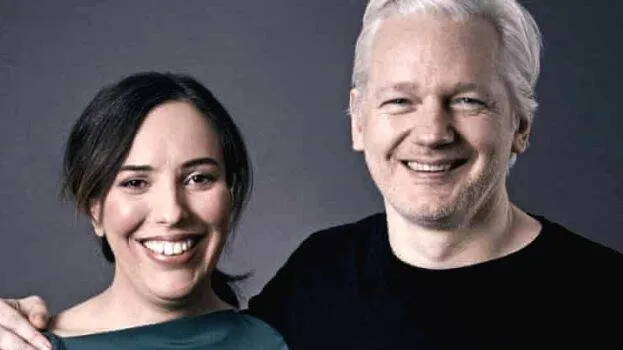 julian-assange-and-stella