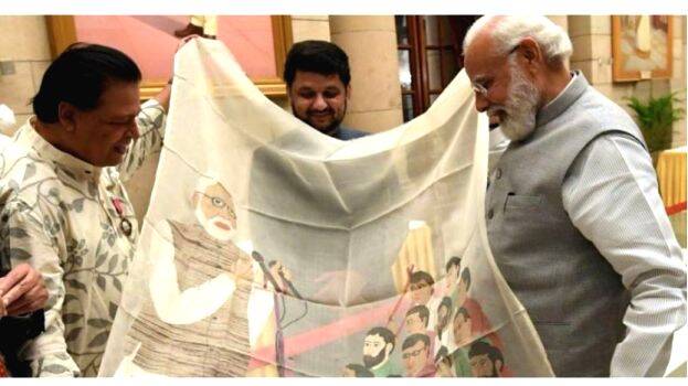 modi-with-saree