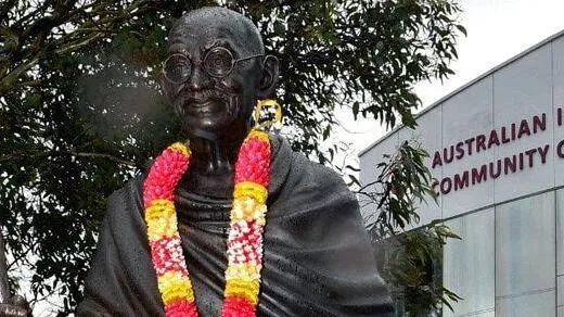 gandhi-statue-vandalised-