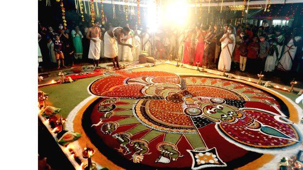 kalamezhuthu-pattu kalamezhuthu-pattu