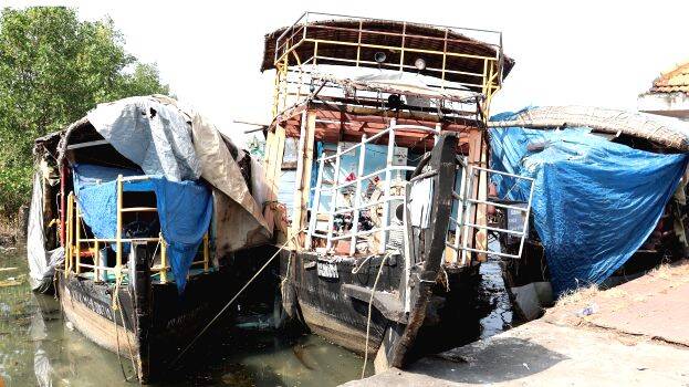 house-boat house-boat