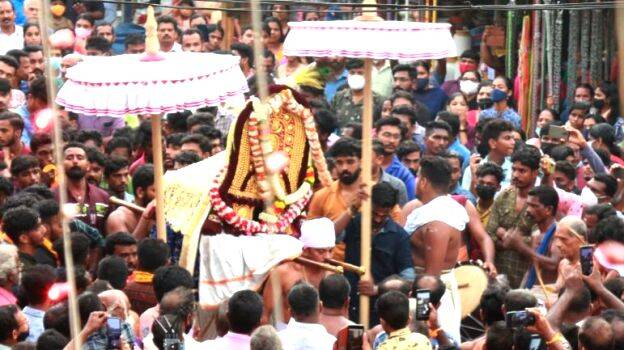 aattilchaattam aattilchaattam