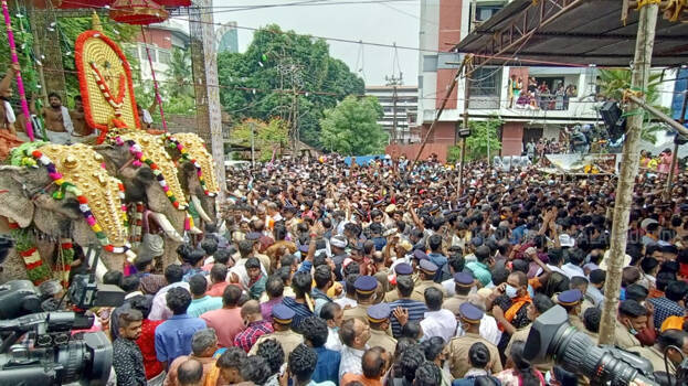 thrissur-pooram thrissur-pooram