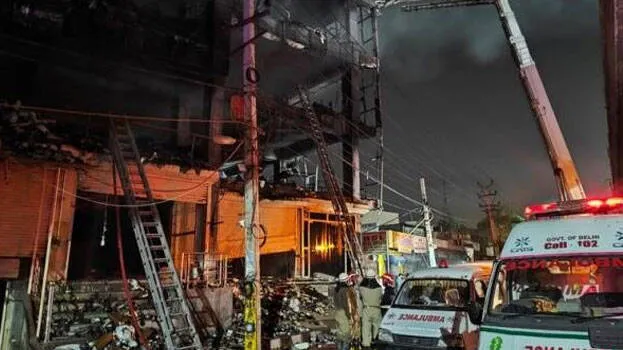 fire-broke-out-in-delhi