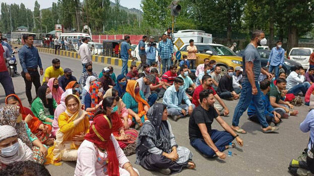 kashmiri-pandir-protest- kashmiri-pandir-protest-