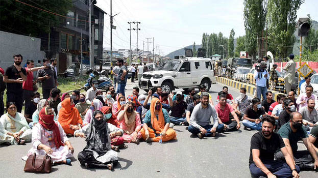 kashmiri-pandir-protest- kashmiri-pandir-protest-