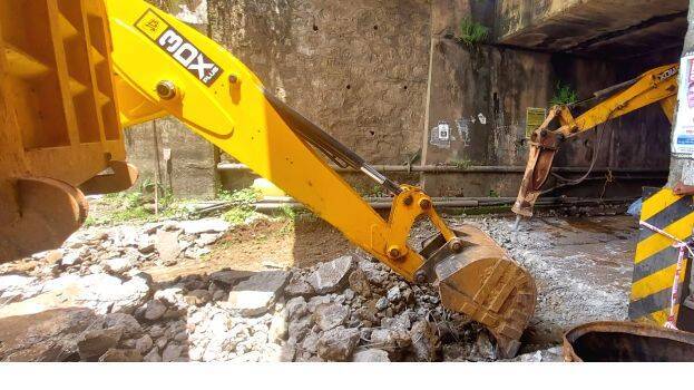 under-pass under-pass