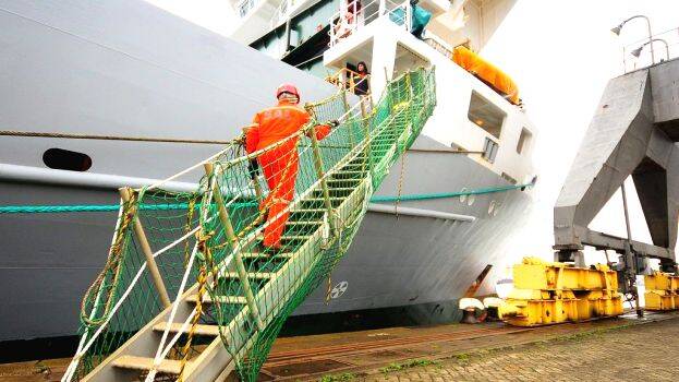 crew-change crew-change