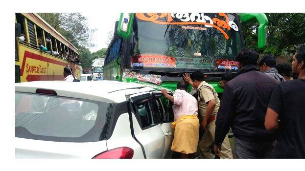 bus-and-car-1 bus-and-car-1