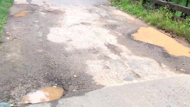 road-thakarnna-nilayil road-thakarnna-nilayil