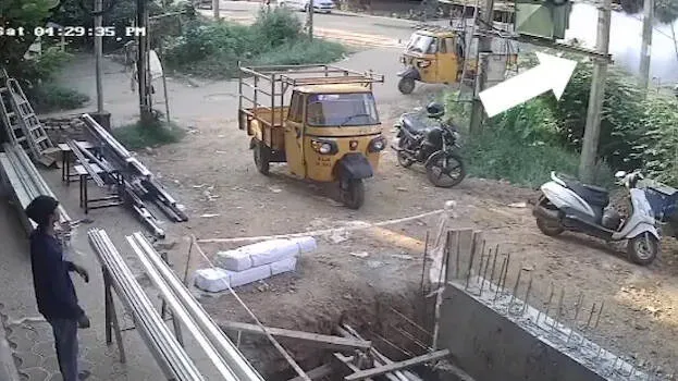 autorickshaw-blast