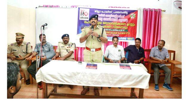 07-police-sahayam 07-police-sahayam