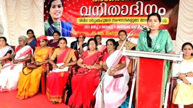 11-vanitha-dinam