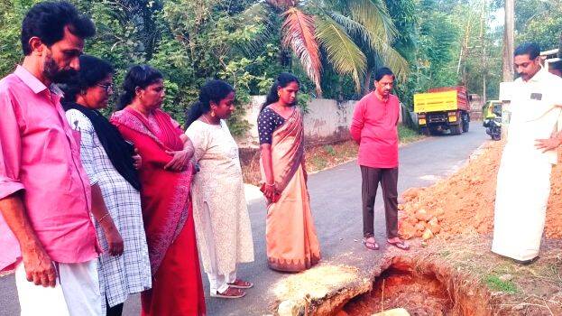 sthalam-sandarshikkunnu sthalam-sandarshikkunnu