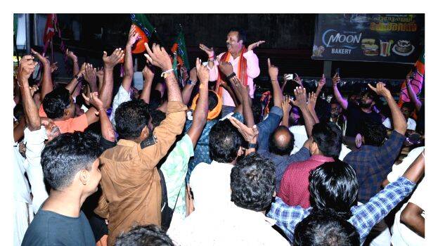 road-show-skg road-show-skg