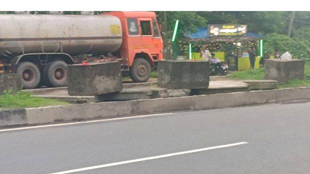 adachukatiya-vazi adachukatiya-vazi