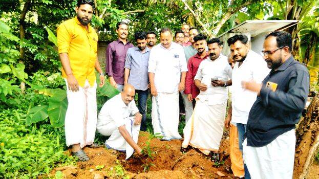 maram-nadunnu maram-nadunnu