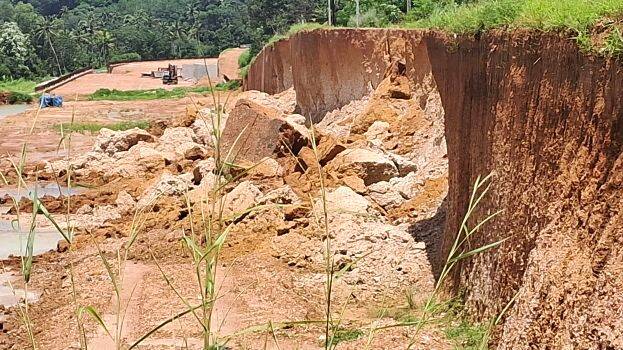 mannidinju-veena-nilayil mannidinju-veena-nilayil