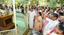 chief-minister-unveils--statue-of-kodiyeri