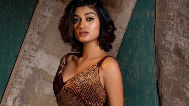 oviya oviya