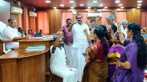 council-meeting council-meeting