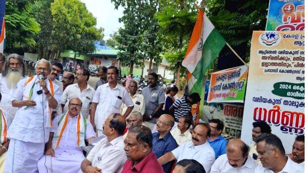 pravasi-congress-dharnna pravasi-congress-dharnna