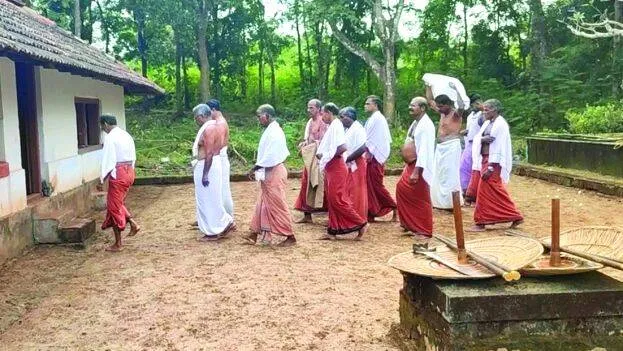 padayeru padayeru