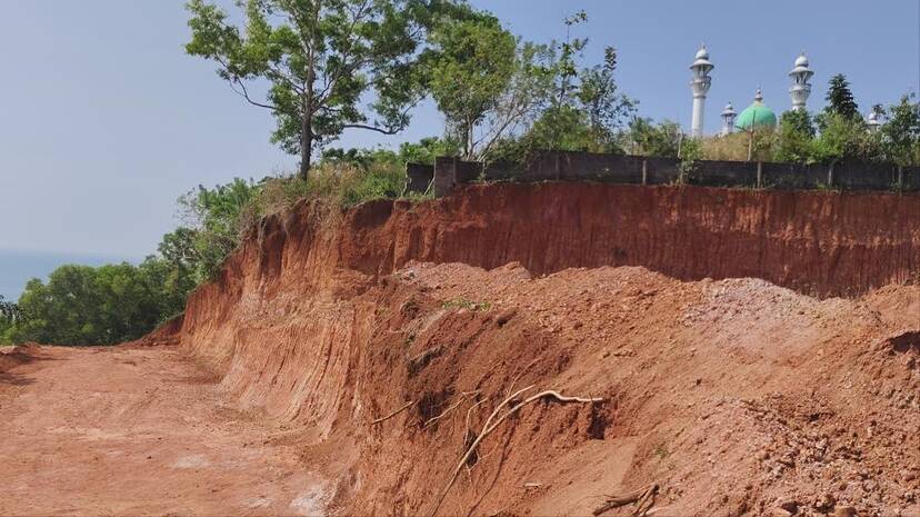 papanasam-chilakoor-cliff papanasam-chilakoor-cliff