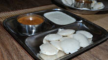 action-against-hotels-that-used-plastic-sheets-instead-of-cloth-to-make-idli