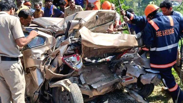 nilakkal-car-accident nilakkal-car-accident