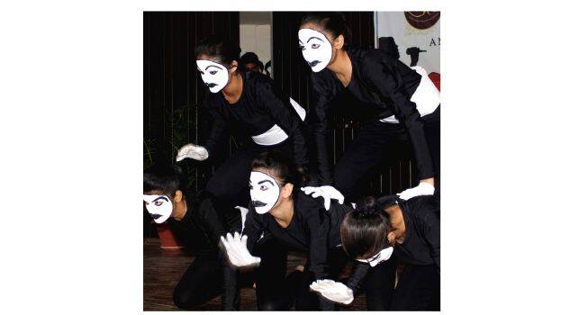 mime