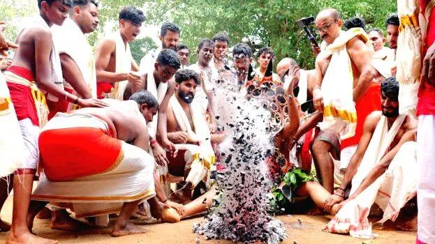 padayani