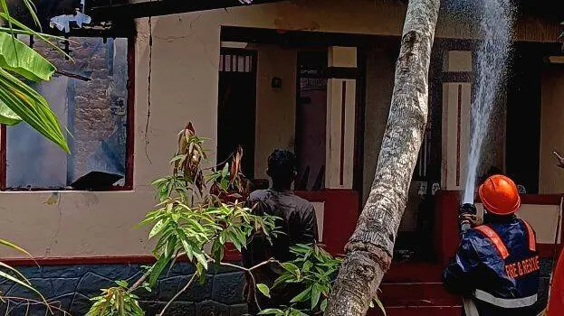 g g