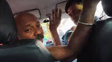 viral-video-of-taxi-driver-who-threatens-foreign-vlogger-in-kolkata