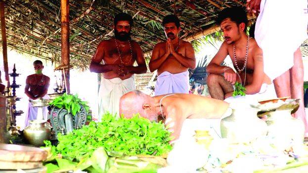 aalingana-pushpanjali