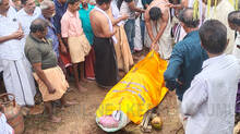 body-of-bindu-cremated-in-thalayolaparambu