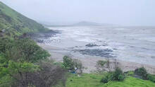 suspicious-boat-spotted-in-maharastra-coast