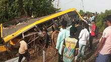 school-bus-hit-with-train-at-tamilnadu-cuddalore-five-deaths