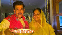 ravi-kishan-revealed-that-he-touches-his-wife-preetis-feet