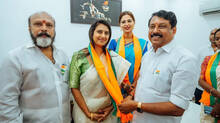 actress-kasthuri-received-bjp-membership