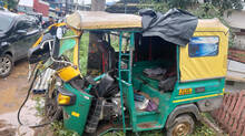 car-autorickshaw-accident-in-palakkad