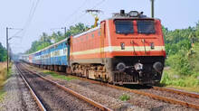 girl-injured-after-falling-from-train-in-kozhikode