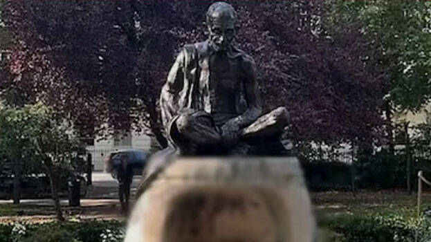 gandhi-statue gandhi-statue