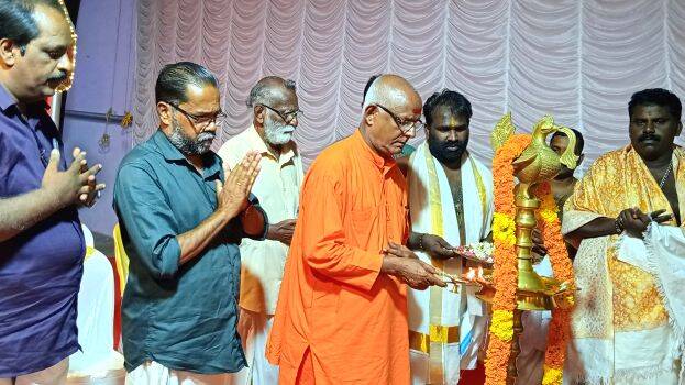 bhadradeepam-kuluthunnu bhadradeepam-kuluthunnu